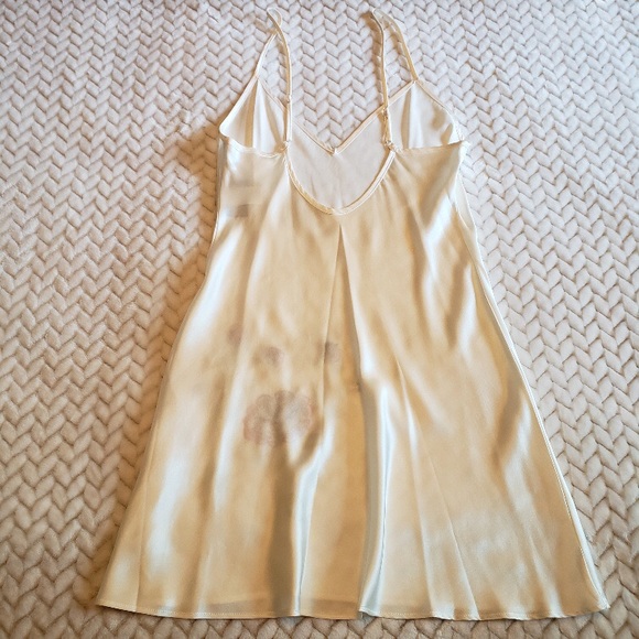 MARILYN MONROE Embroidered Rose Satin Chemise - Picture 2 of 3